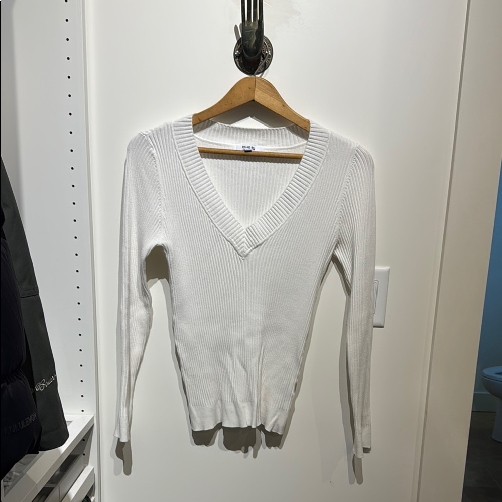 525 America Women's Cream V-Neck Sweater